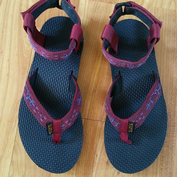 teva lizard sandals